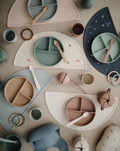 Load image into Gallery viewer, Mushie Silicone Plate - Cloudy Mauve