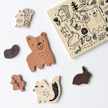 Load image into Gallery viewer, Wee Gallery Wooden Tray Puzzle - Woodland Animals