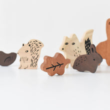 Load image into Gallery viewer, Wee Gallery Wooden Tray Puzzle - Woodland Animals
